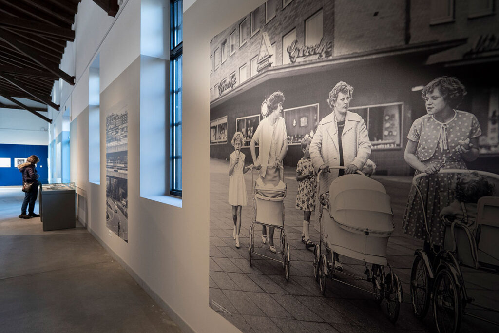 3 Frauen mit Kinderwagen